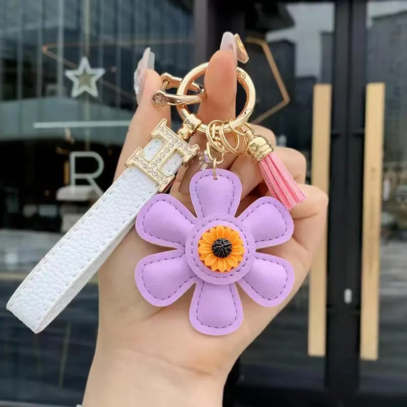 Luxury Sunflower Tassel Leather Keychain – Stylish Car Key Ring & Bag Charm