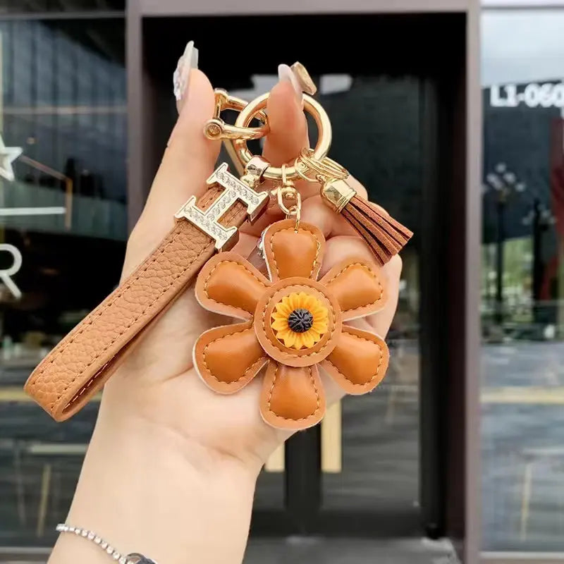 Luxury Sunflower Tassel Leather Keychain – Stylish Car Key Ring & Bag Charm